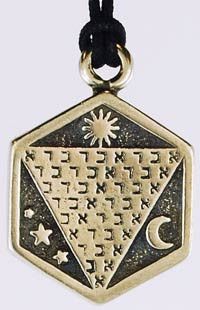 amuleto de metal do abracadabra